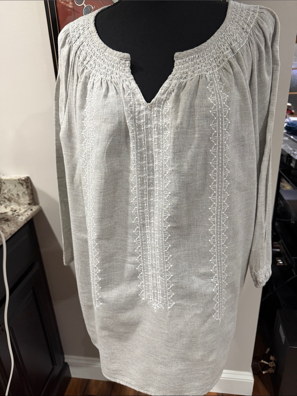 J.Jill Women’s Light Gray Embroidered Top Size L light gray with white stitching